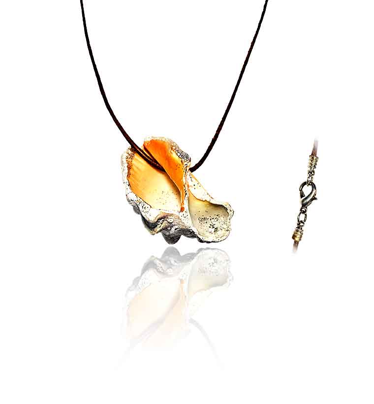 Halskette mit Muschel, Leder und Silber